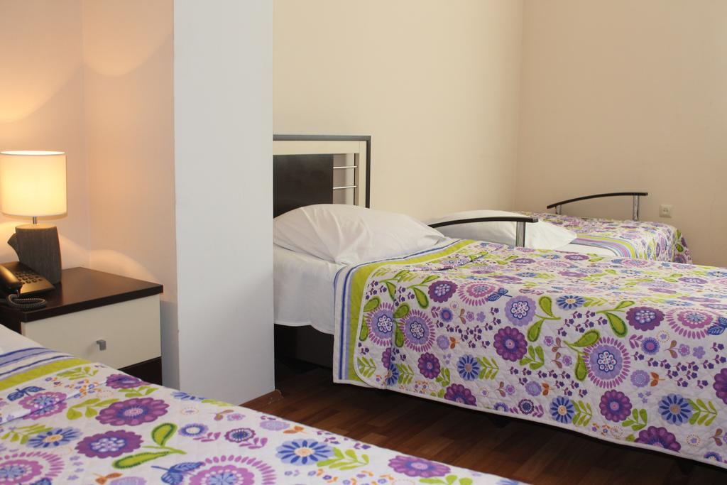 Max Comfort Hotel Кутаиси Номер фото