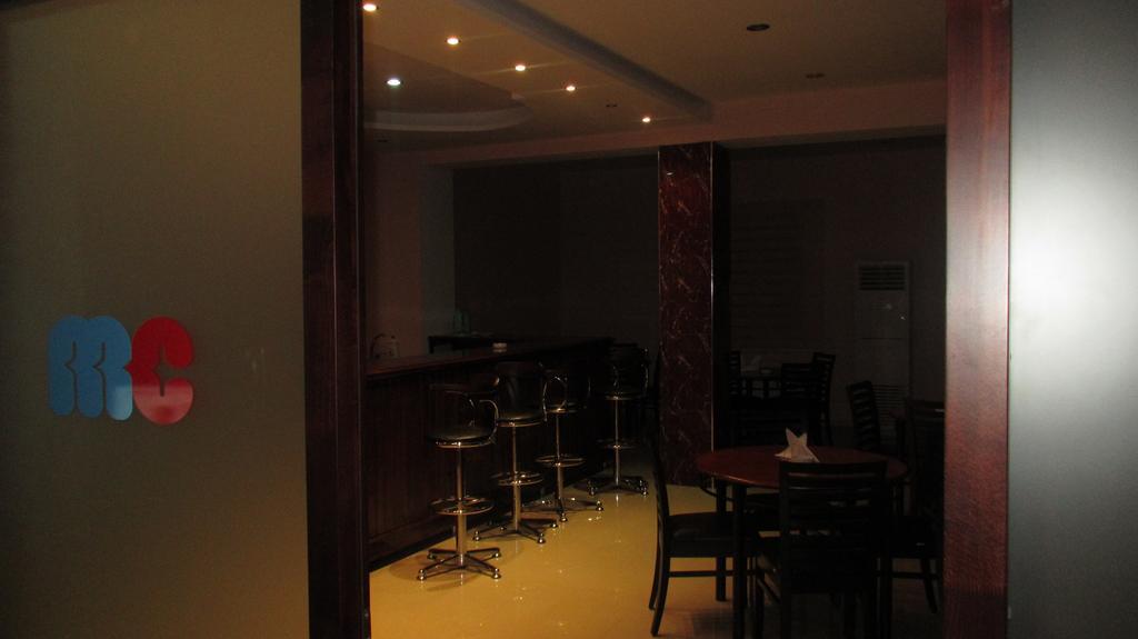 Max Comfort Hotel Кутаиси Экстерьер фото