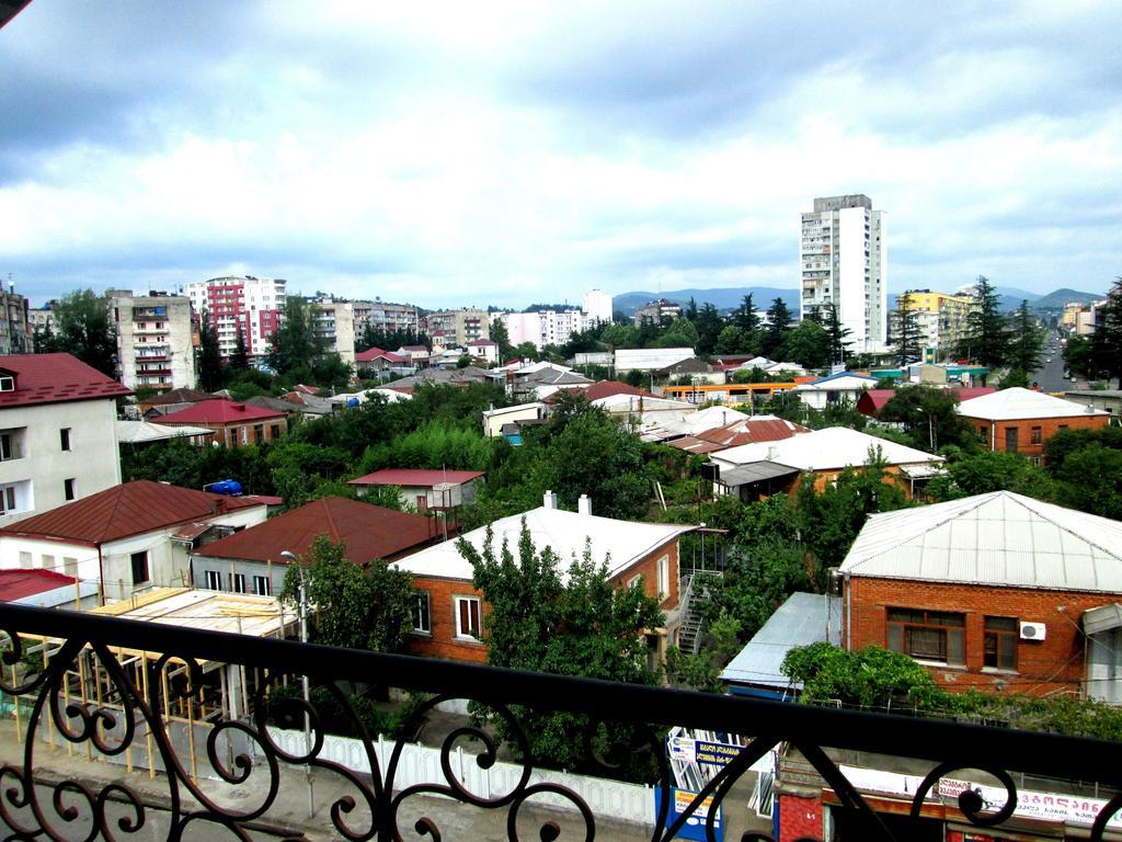 Max Comfort Hotel Кутаиси Экстерьер фото