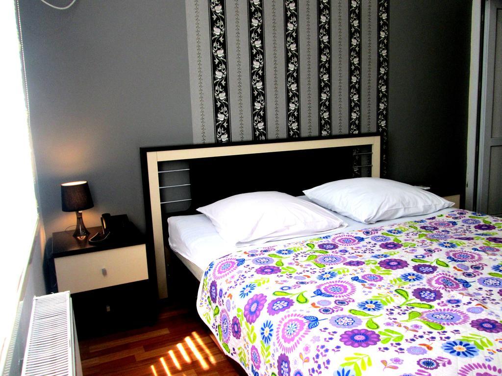 Max Comfort Hotel Кутаиси Номер фото