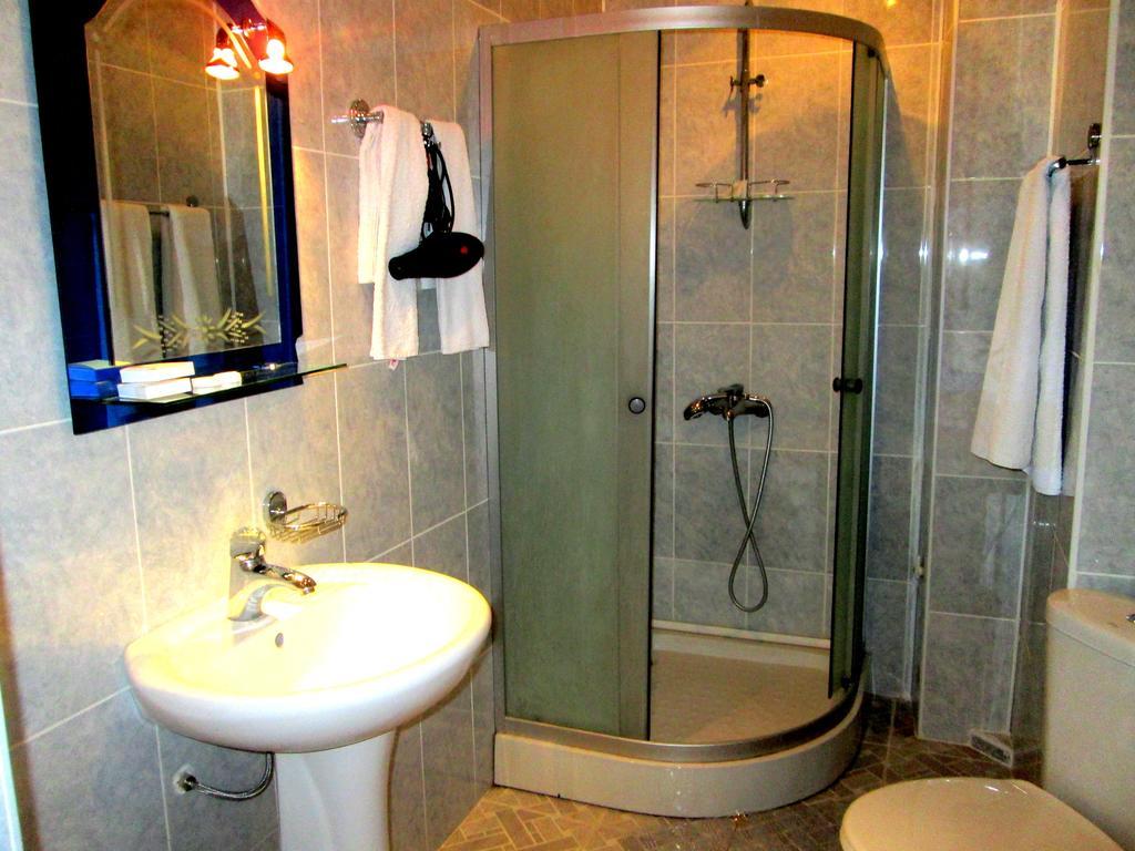 Max Comfort Hotel Кутаиси Номер фото