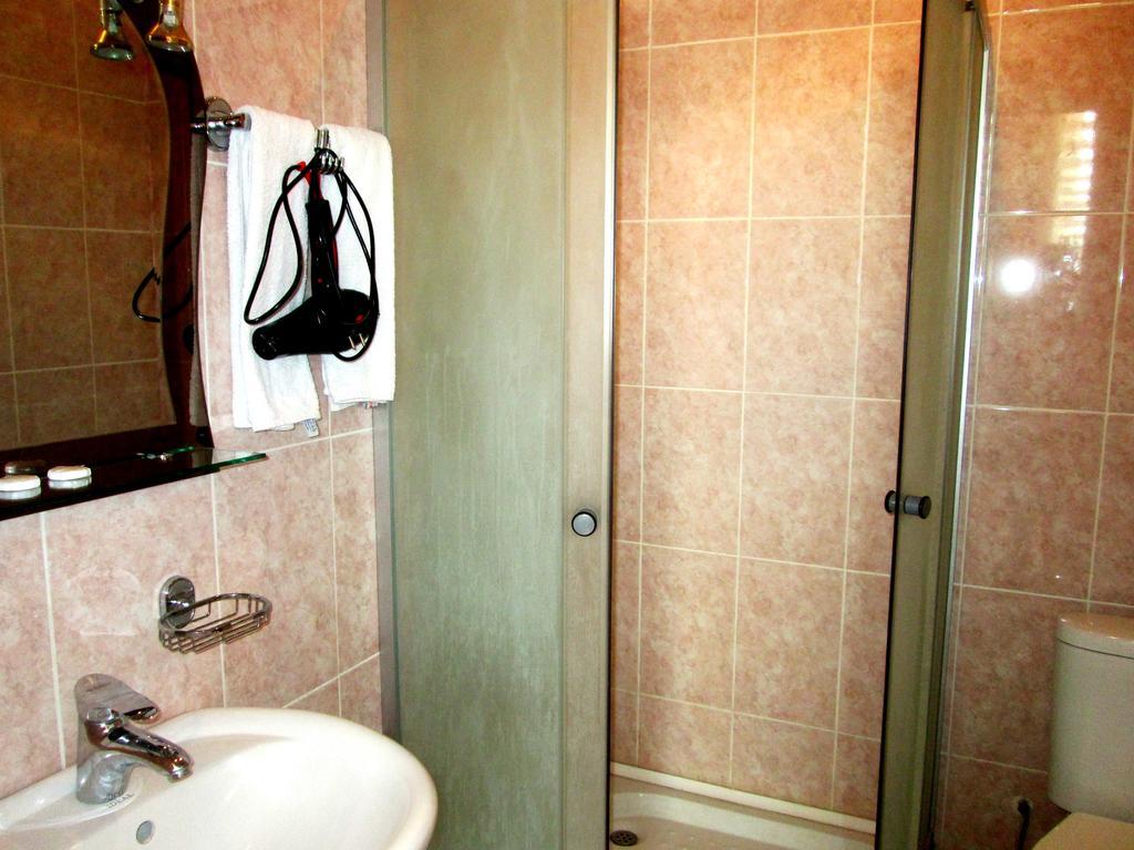 Max Comfort Hotel Кутаиси Экстерьер фото